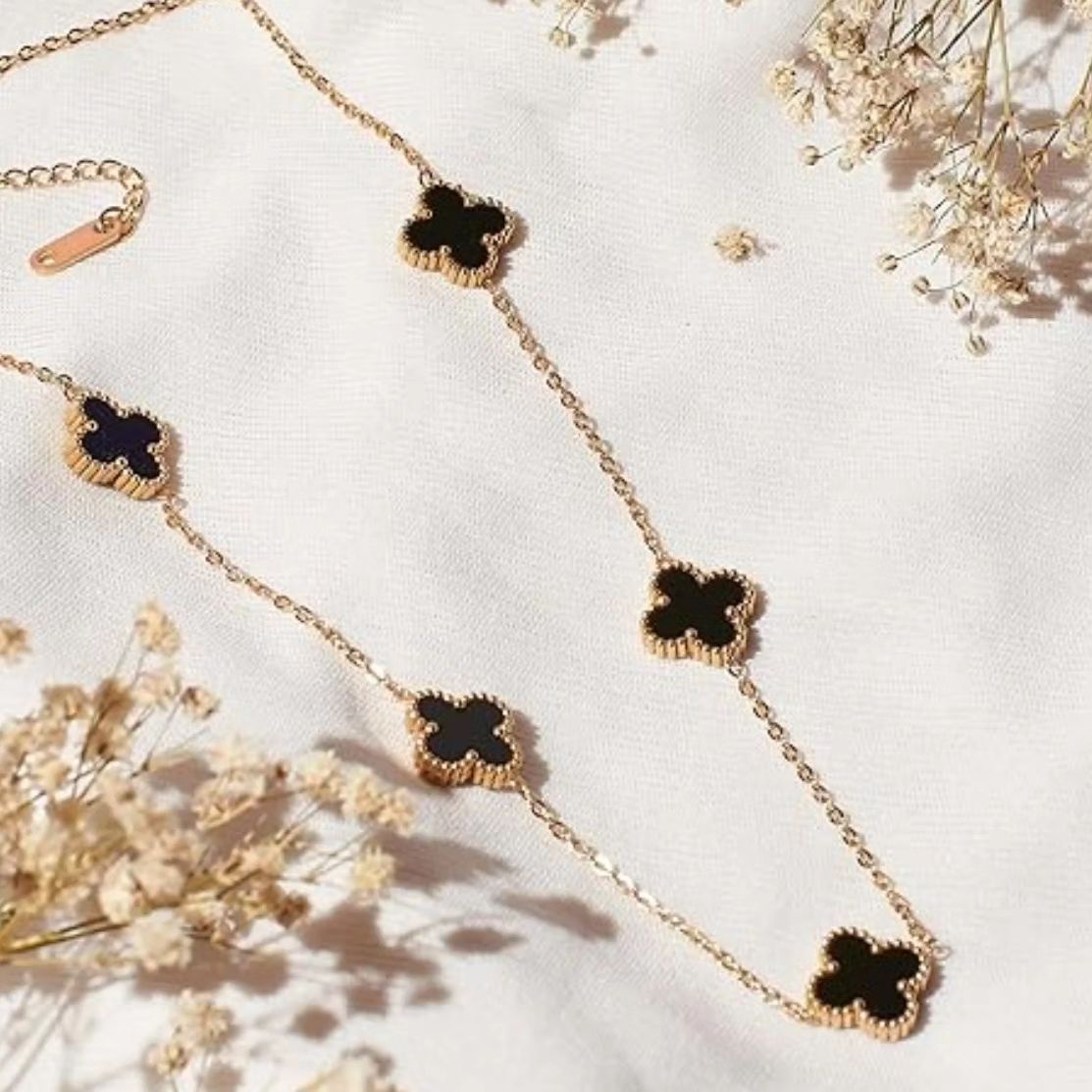 Black & White Clover Necklace - ZOMARA