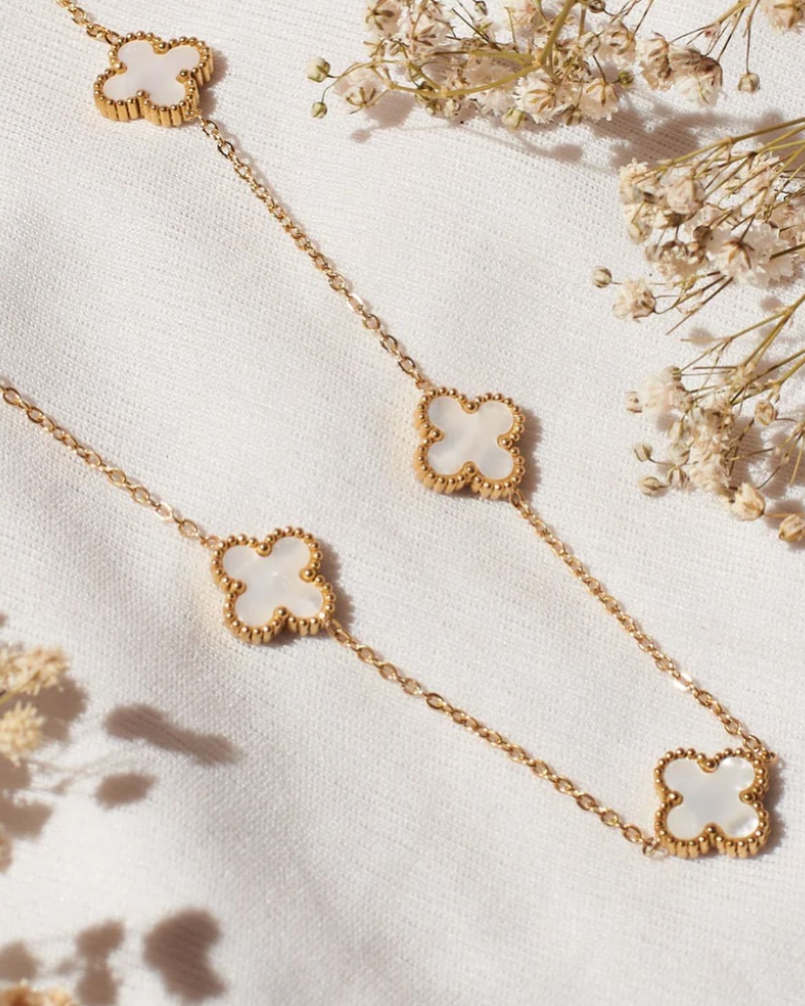 Black & White Clover Necklace - ZOMARA