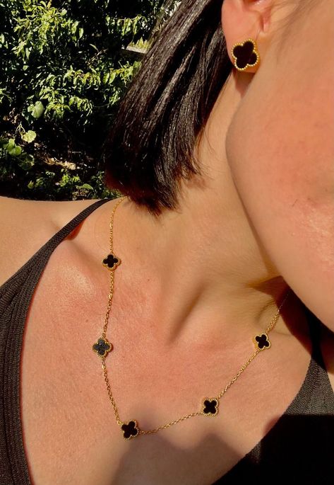 Black & White Clover Necklace - ZOMARA