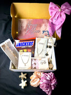 Exclusive bestie gift hamper with jewelry, snacks, and a greeting card for best friend celebrations.