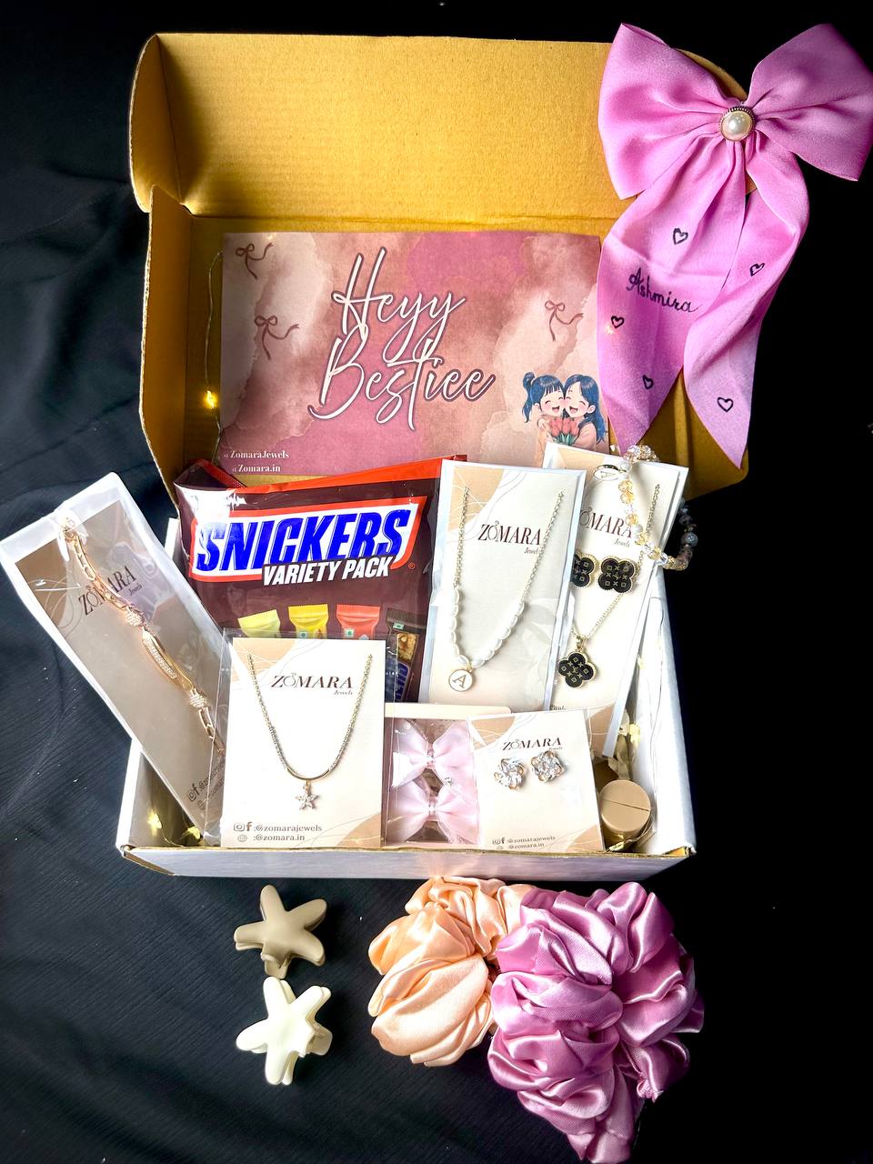 Exclusive bestie gift hamper with jewelry, snacks, and a greeting card for best friend celebrations.