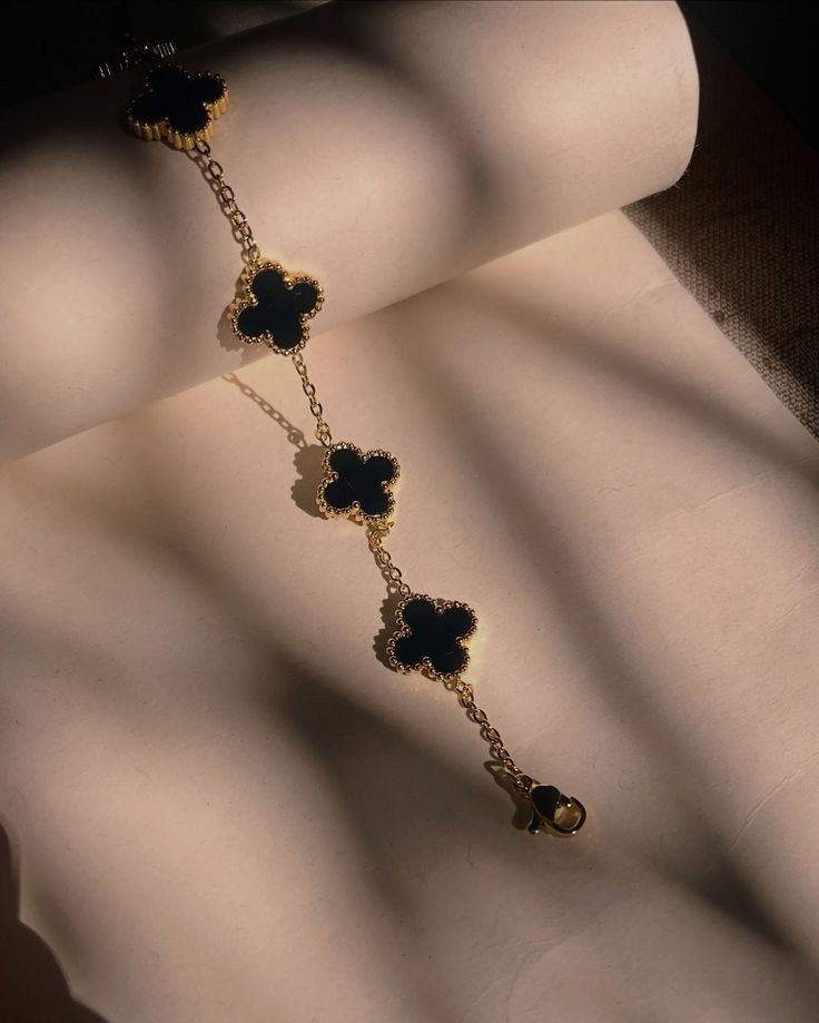 Reversible clover bracelet black and white two looks in one