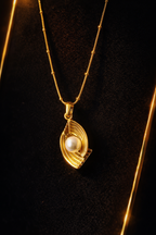 Gold Shell Pearl Pendant Necklace