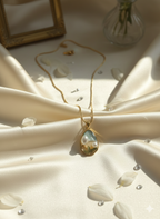 Sea Pearl Leaves Pendant Necklace