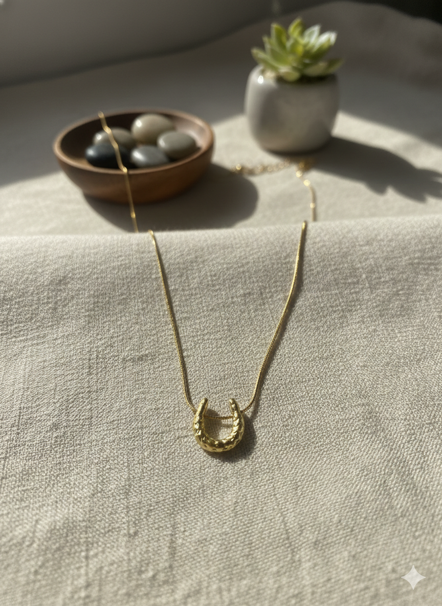 U shape Pendant Necklace