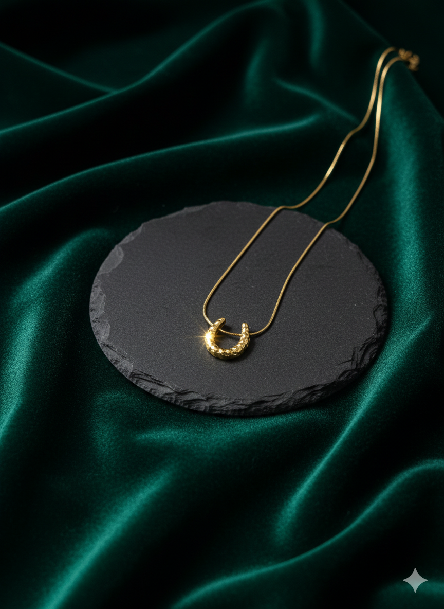 U shape Pendant Necklace